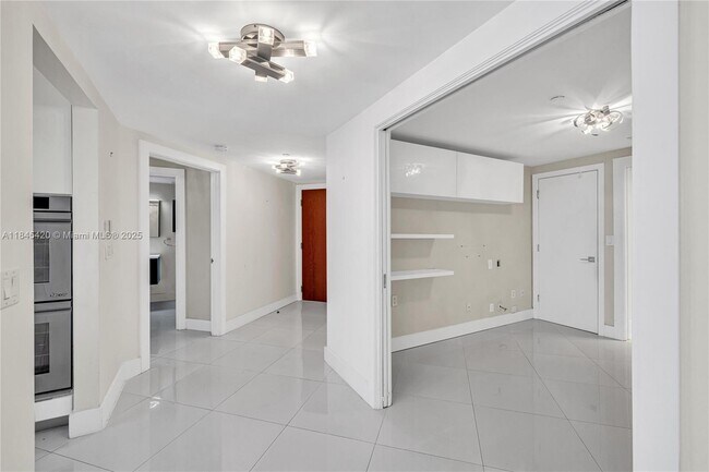 Building Photo - 9559 Collins Ave
