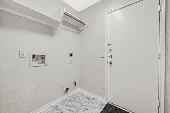 Building Photo - 7530 Broken Oak Ln