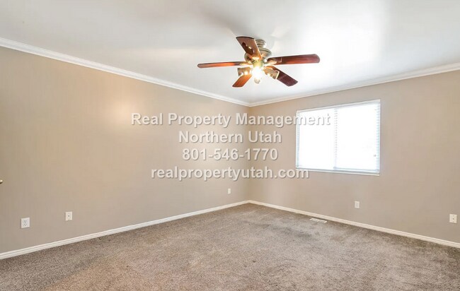 Building Photo - Beautiful 4 Bedroom 2 Bath Home in Kaysvil...