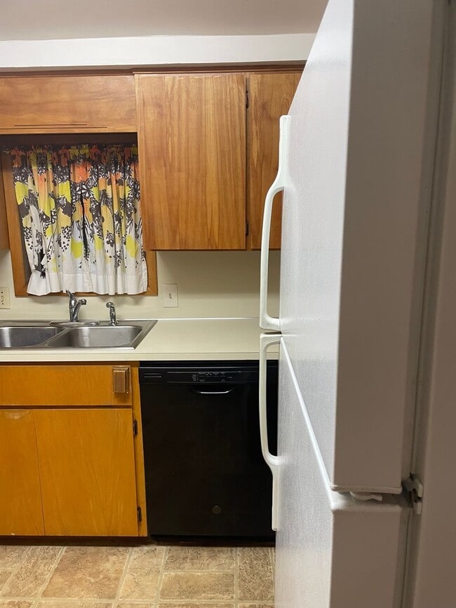 Building Photo - 3 Bedroom 1.5 Bathroom Home in Sublimity!