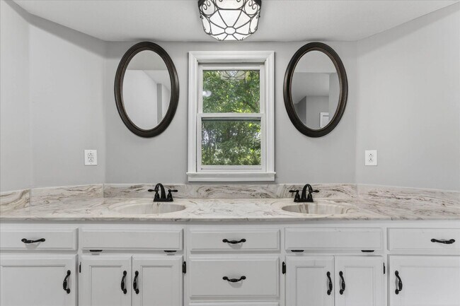 Building Photo - 3 Bedroom 2 1/2 Bath Pet Friendly Home For Rent In Rudolphtown Subdivision!