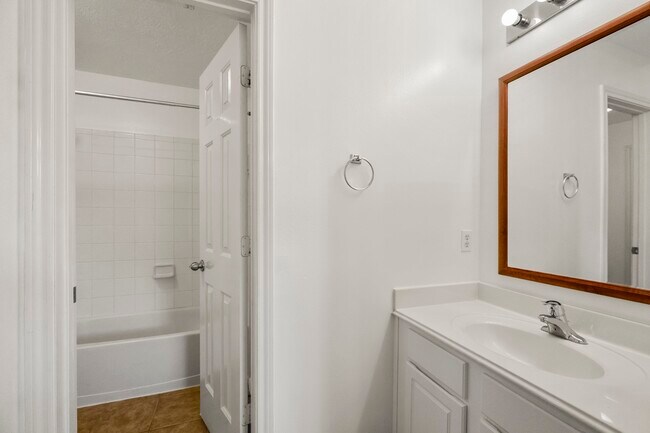 Building Photo - 5030 Birch Manor Ln