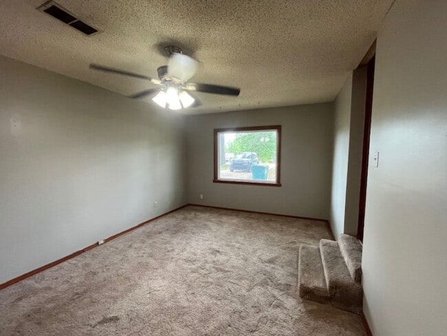 Building Photo - Renovated 3 Bedroom 1.5 Bath Home for Rent!