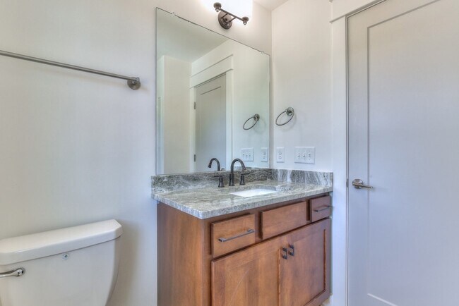 Building Photo - 3600 Quail Dr