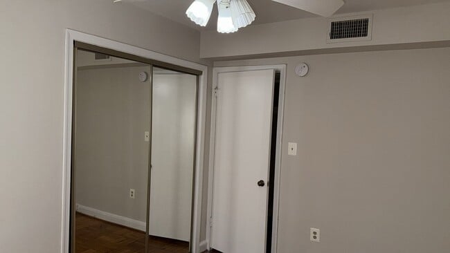 Building Photo - 3819 Davis Pl NW