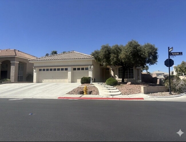 Building Photo - Spacious 3-Bedroom Oasis with 2 Full Baths in Las Vegas - Your 2234 Sq. Ft. Dream Awaits!