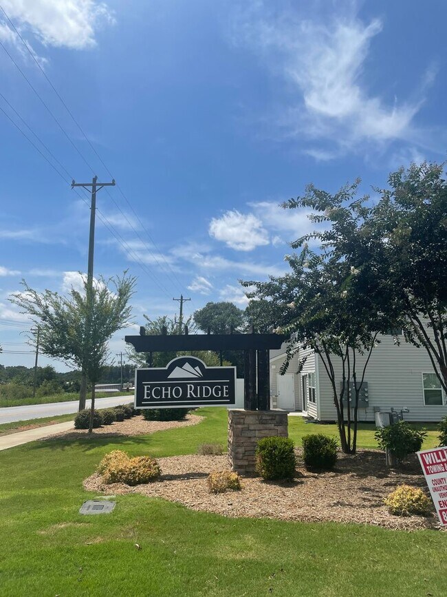 Building Photo - 3 Bedroom 2.5 Bathrooms In Greer Echo Ridg...