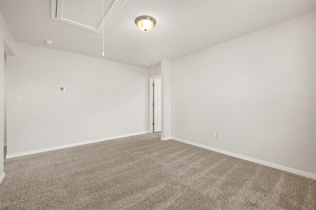 Building Photo - 120 Longmount Cv