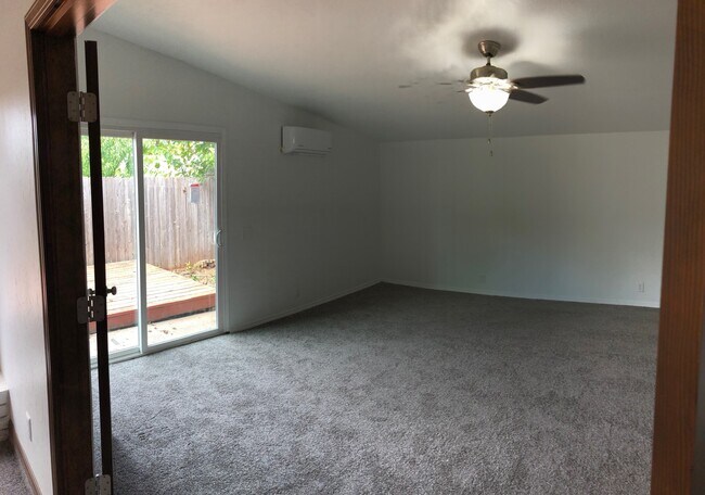 Building Photo - Large 3-Bedroom with Vaulted Ceilings