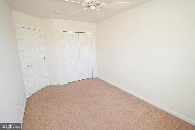 Building Photo - 403 Parkview Ct
