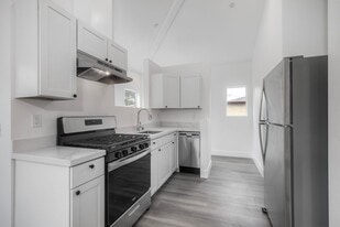 Building Photo - 188 Gosnell Way