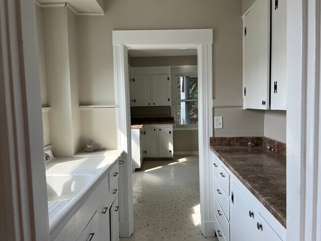 Building Photo - 3-1/2 Buffum St