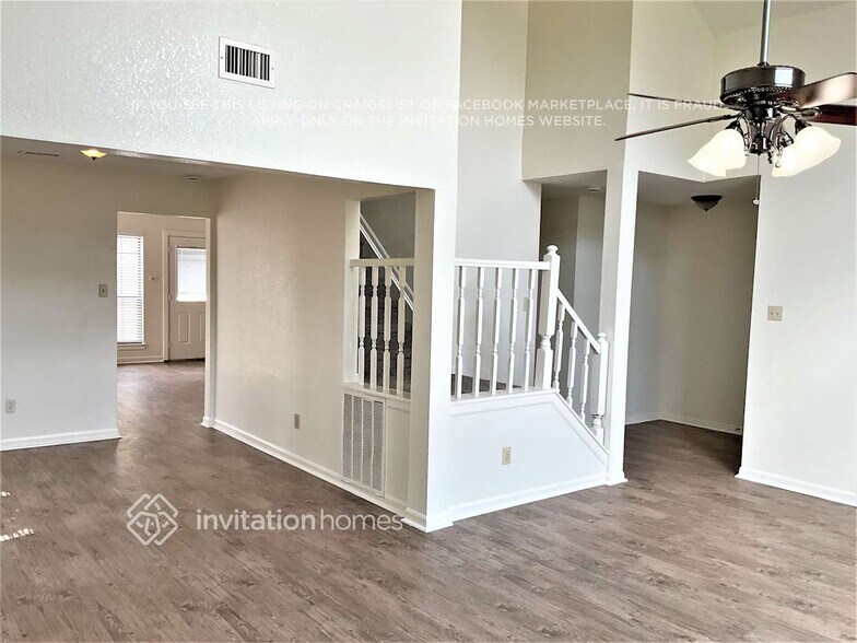 Building Photo - 1803 Shoreline Dr