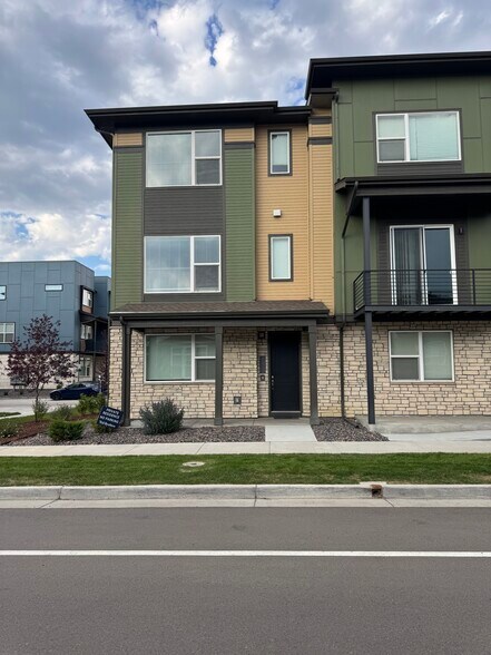 Building Photo - 751 Promenade Dr