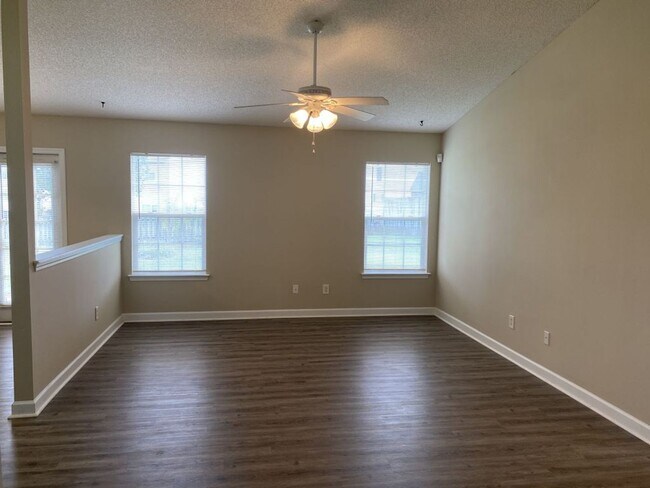 Building Photo - 4924 Aldersbrook Dr