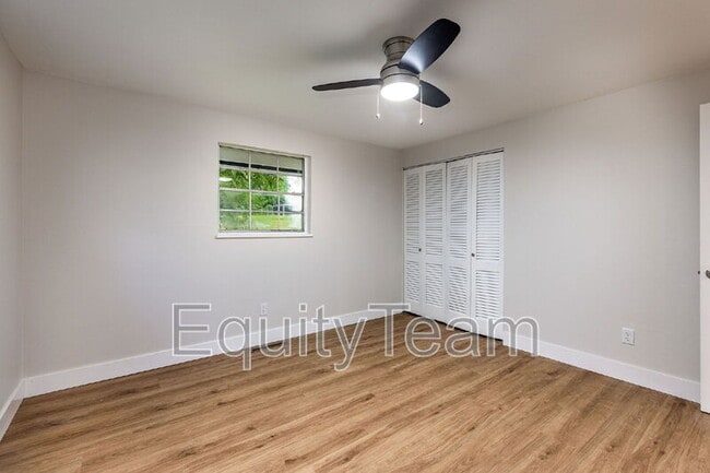 Building Photo - 722 Castro Ln