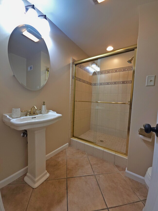Building Photo - 1505 Avennel Way