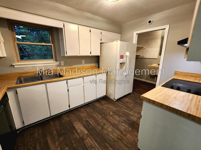Building Photo - 1531 Marcy Cir
