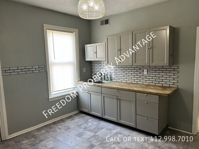 Building Photo - 355 Maplewood Ave