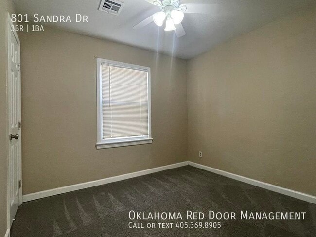 Building Photo - 801 Sandra Dr