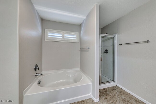 Building Photo - 259 Oakbrook Ridge Ave