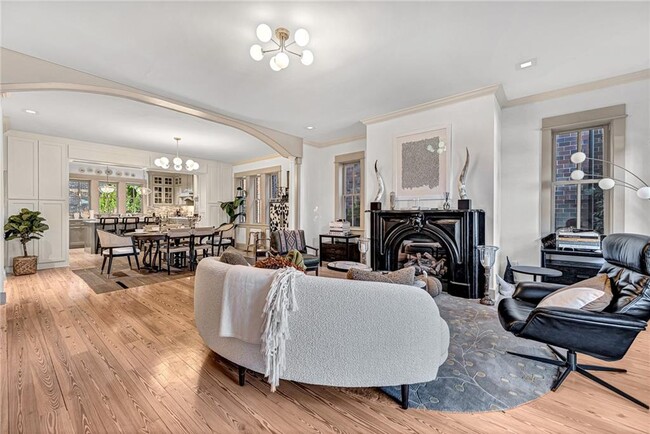 Building Photo - 242 SW D St