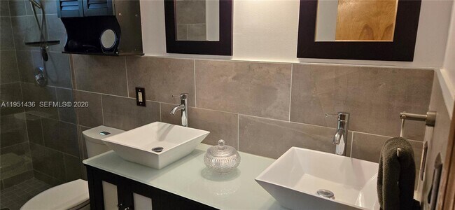 Building Photo - 4317 SW 62nd Ave