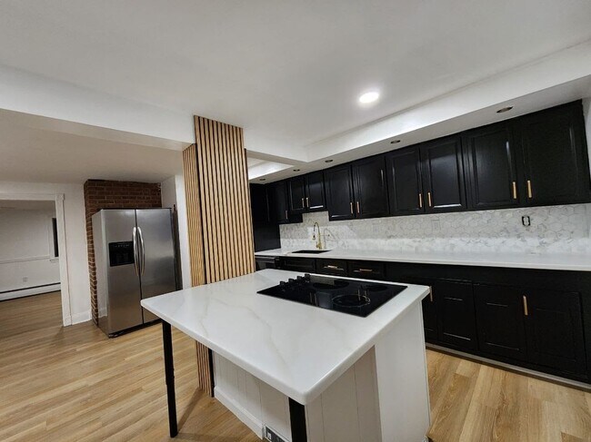 Building Photo - 132 Wepawaug Dr