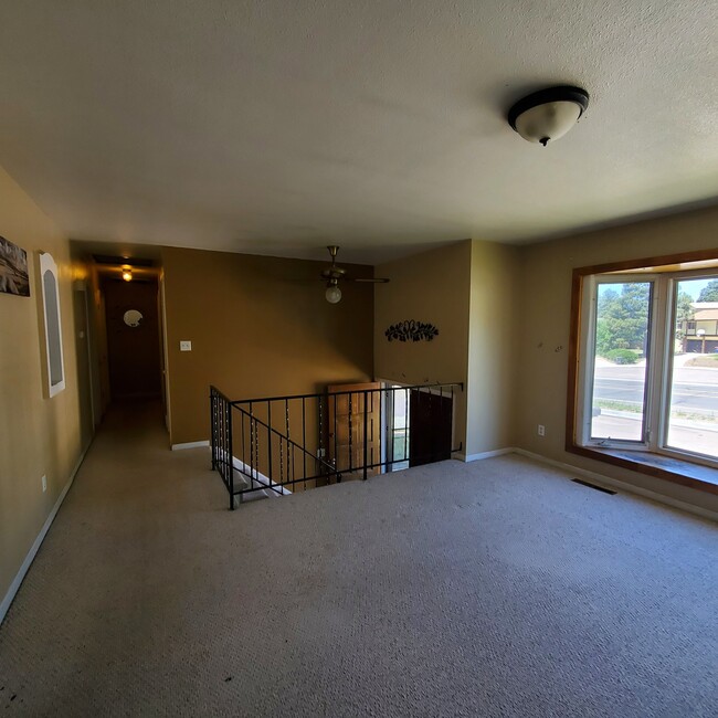 Building Photo - 3135 Vickers Dr