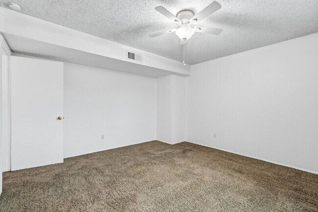 Building Photo - 1805 W Curry Dr