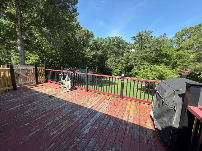 Building Photo - Spacious Ranch Home