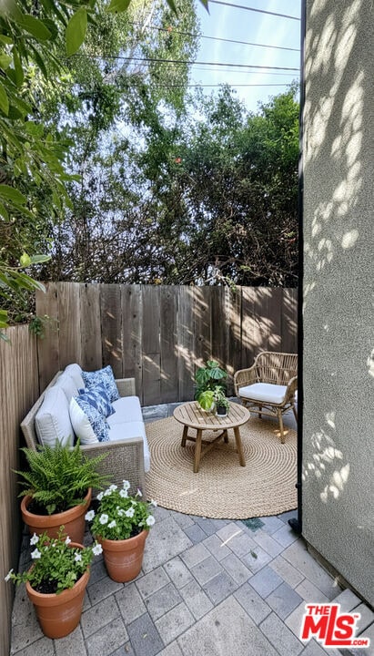 Building Photo - 2041 Linnington Ave