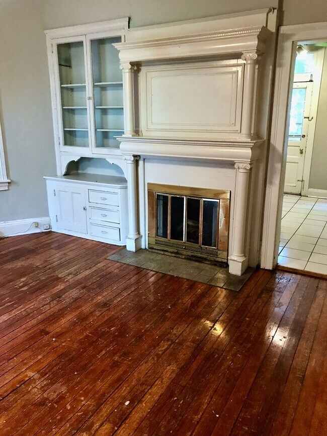 Building Photo - *** Shadyside Duplex Apartment * Pet Friendly * Spacious & Renovated * Available Now * Modern Fin...