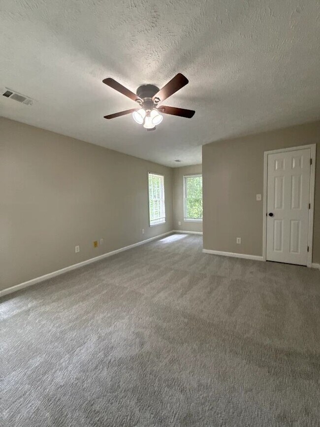 Building Photo - Beautiful 4 Bedroom Lithonia Home!