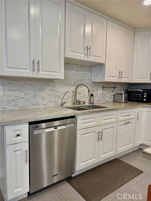 Building Photo - 17320 Alexandra Cir