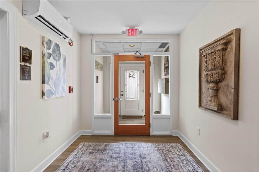 Building Photo - 34 W Franklin St