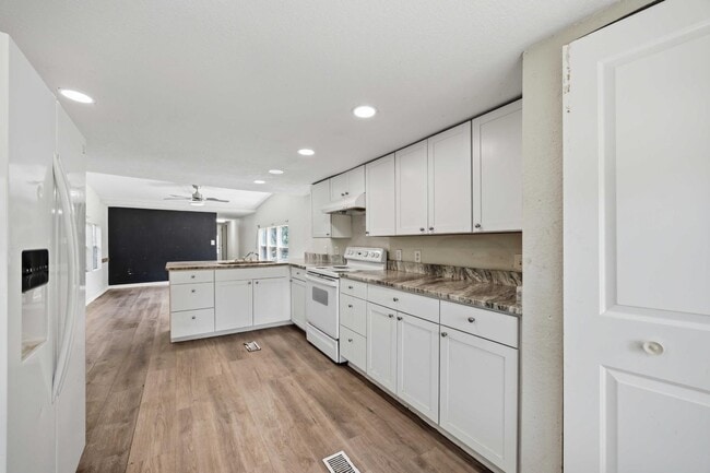 Building Photo - 6437 Spinner Dr