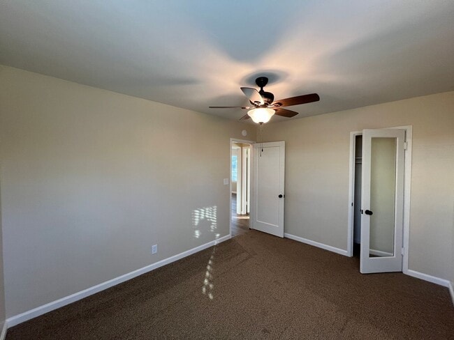 Building Photo - Updated 2-bedroom cottage in La Loma neighborhood!