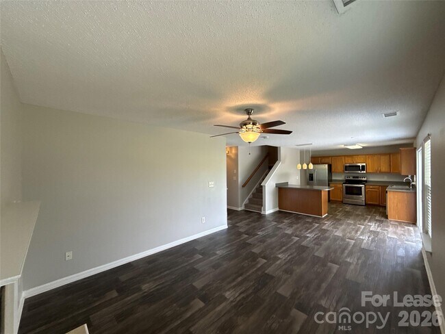 Building Photo - 1032 Meadowbrook Ln SW