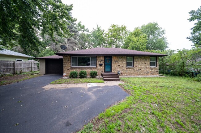 Building Photo - 390 66th Ave NE