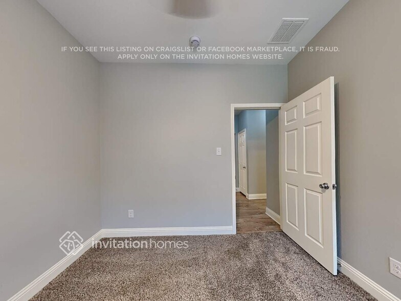 Building Photo - 1304 Roadrunner Dr