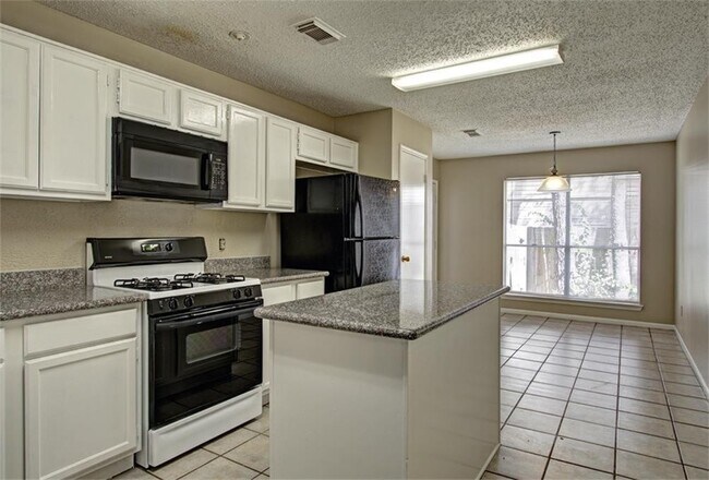 Building Photo - 11 Cottage Grove Pl