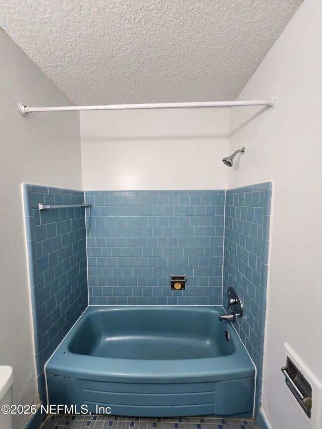 Building Photo - 1721 Hawaii Dr E