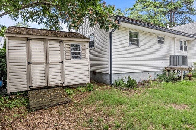 Building Photo - 8490 Lynn River Rd