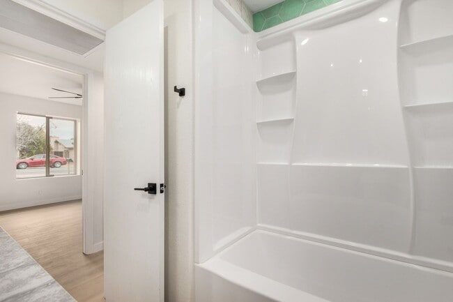 Building Photo - Fully Remodeled 4-Bedroom Home in Prime Gi...