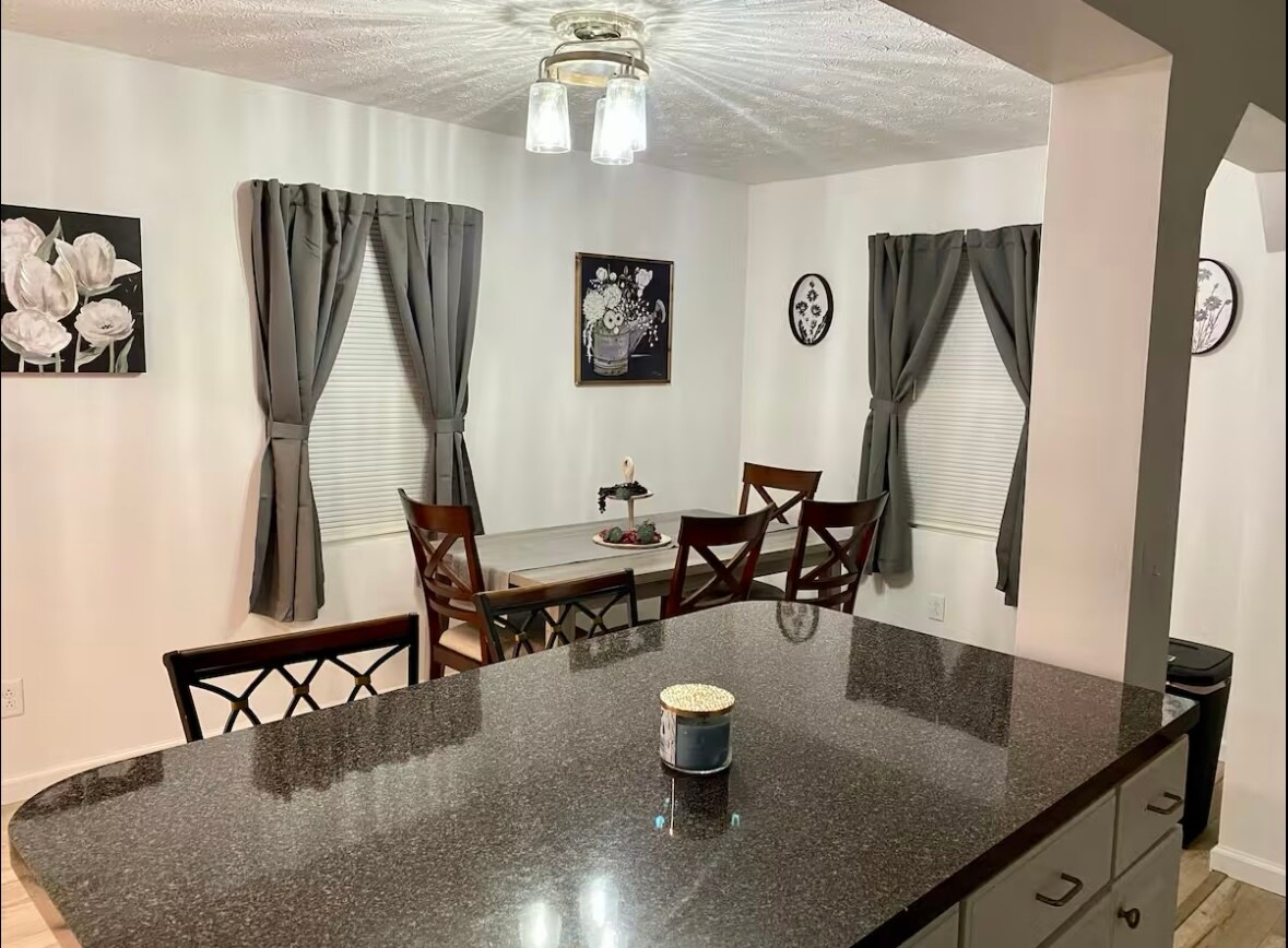 Building Photo - 312 Rosedale Ave