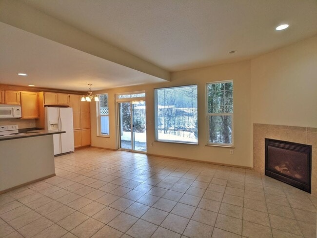 Building Photo - Townhouse, 2BD/1.5BA Condo, Radiant Heat Floors Incl Garage
