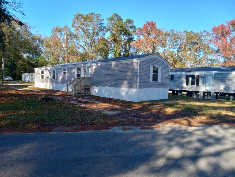Building Photo - 253 Ceceile St