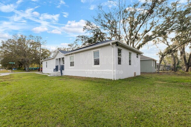 Building Photo - 902 W Alsobrook St