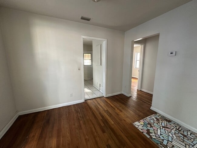 Building Photo - Cozy 3 Bedroom Home in Mid-Westside Jacksonville - Available Now!